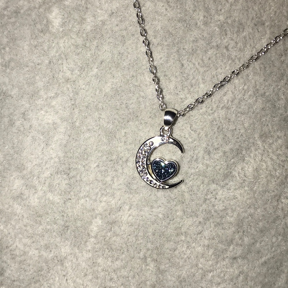 🆕 Genuine crystals necklace.